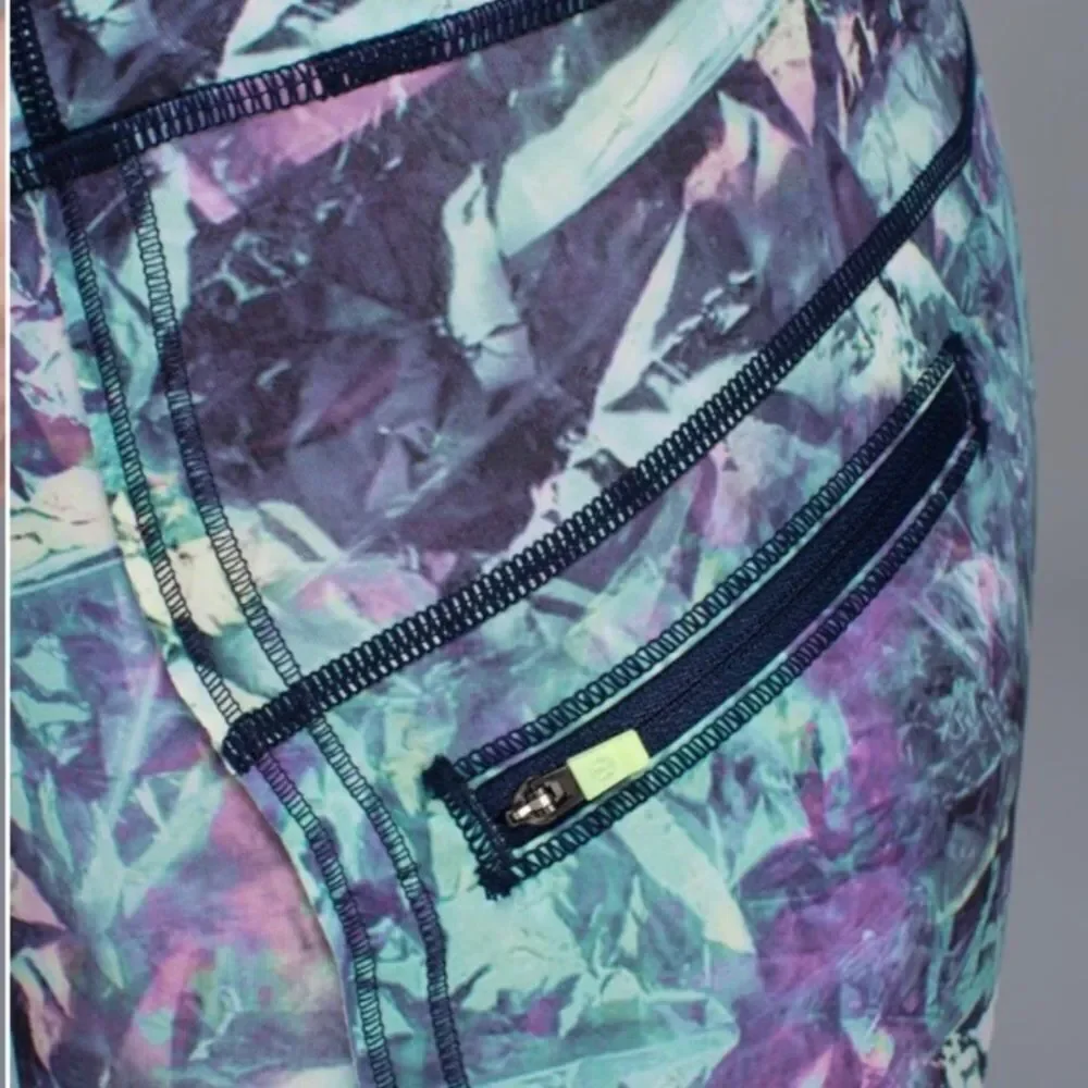 Lululemon tropical crop leggings - Picture 2 of 8